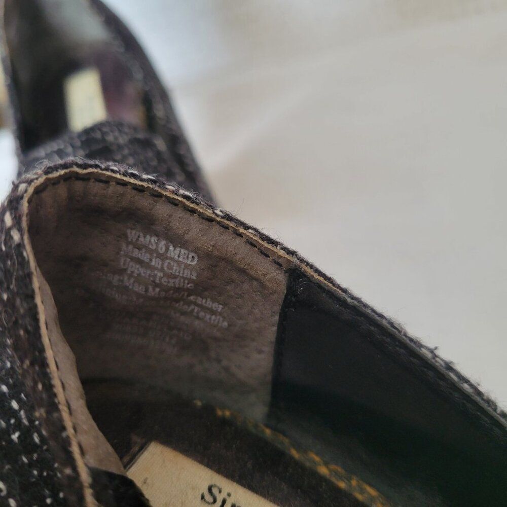 Simply Vera Wang Pumps Tasseled black white beaded sz 6 shoes 4 1/2" Heels GUC - Picture 5 of 11